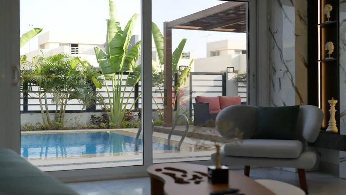 Standalone with private pool for rent in hyde park