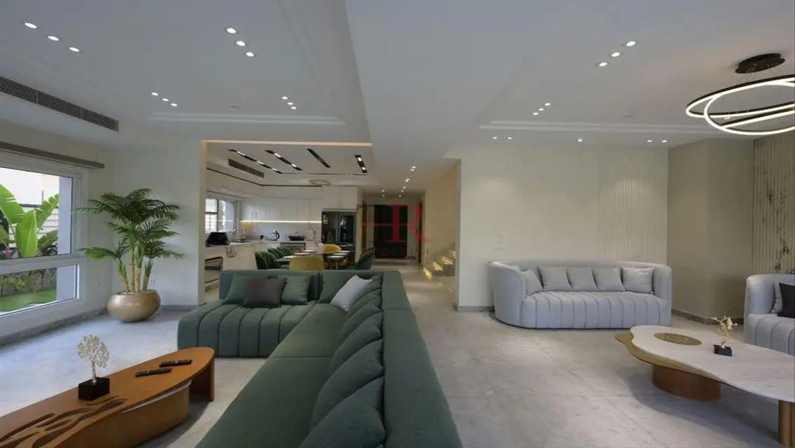 Standalone with private pool for rent in hyde park