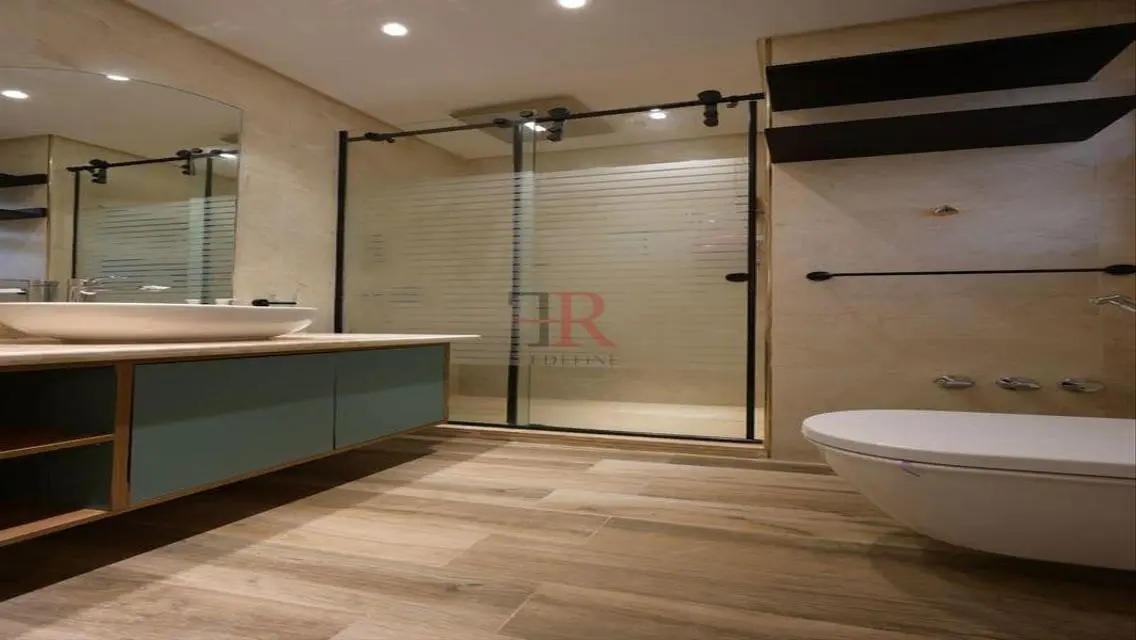 Standalone with private pool for rent in hyde park