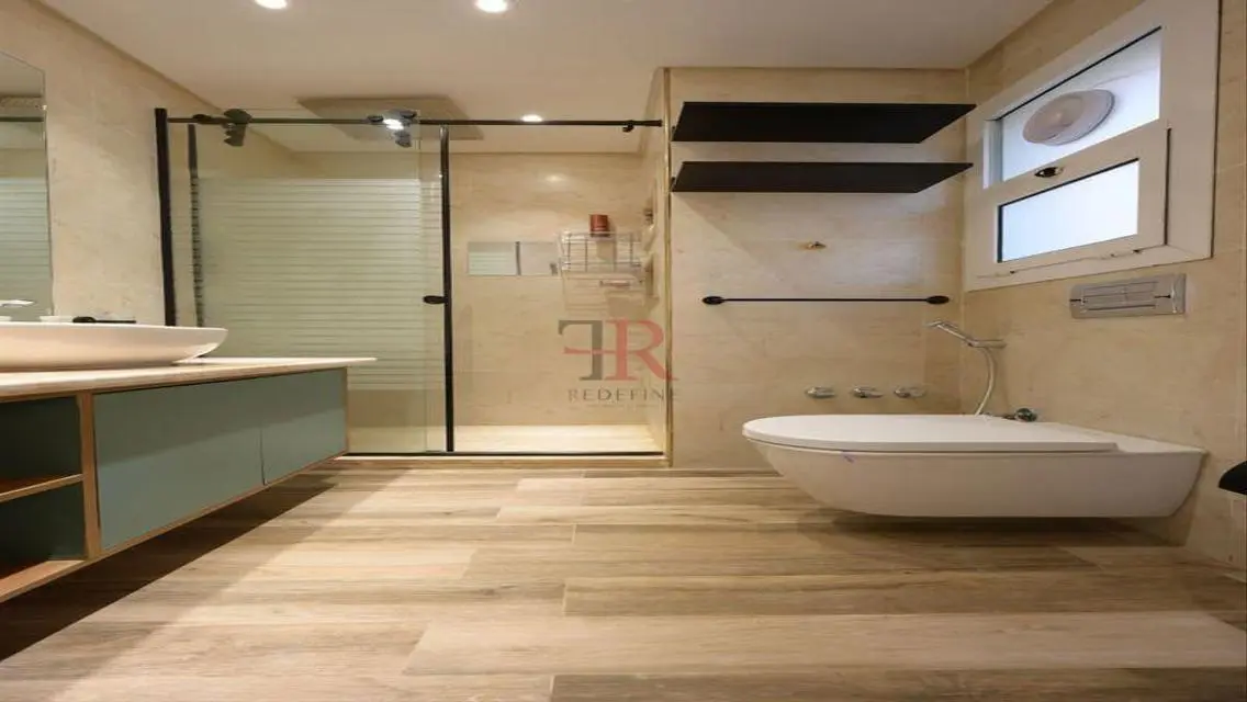 Standalone with private pool for rent in hyde park