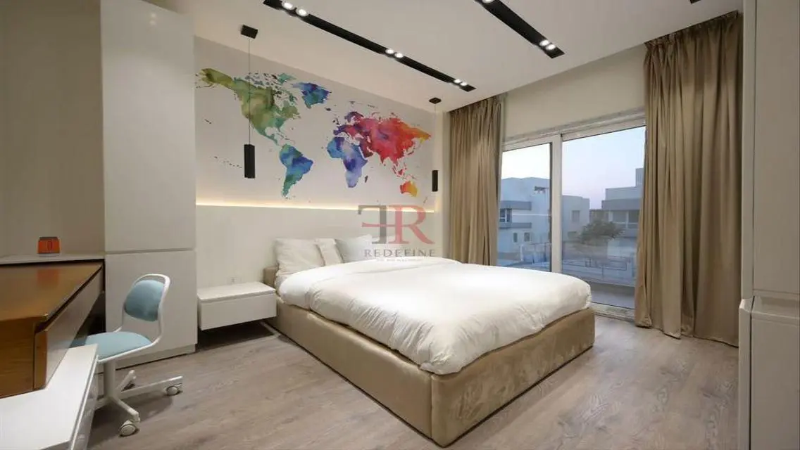 Standalone with private pool for rent in hyde park