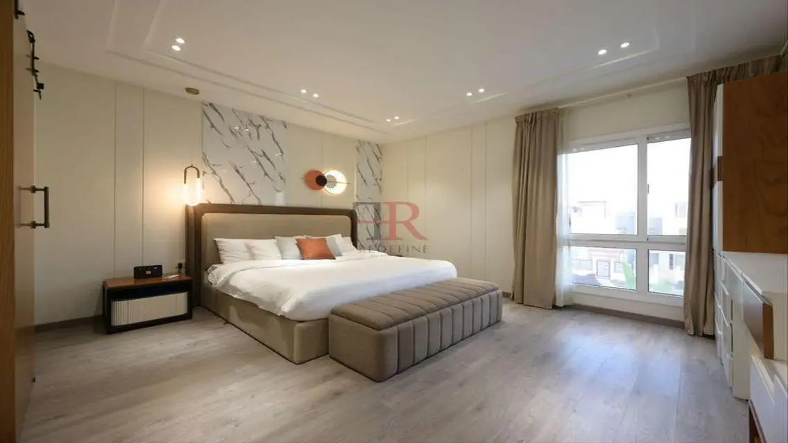 Standalone with private pool for rent in hyde park