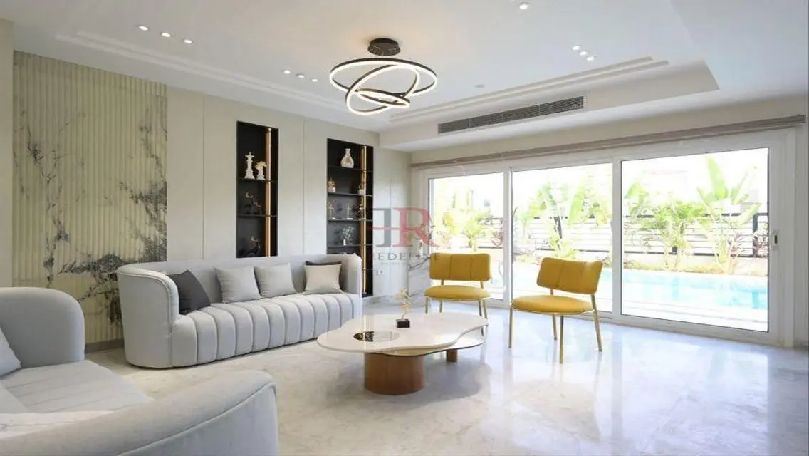 Standalone with private pool for rent in hyde park