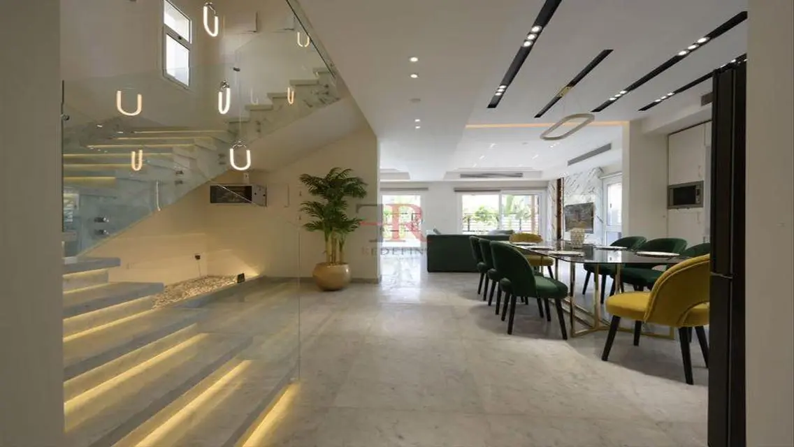 Standalone with private pool for rent in hyde park
