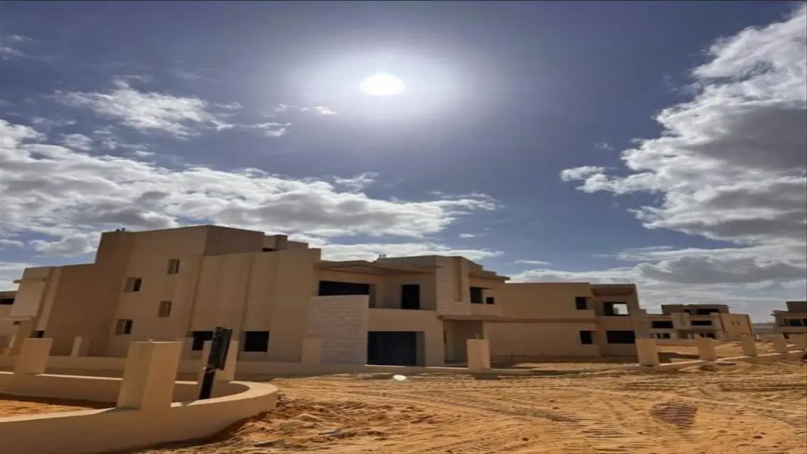 Town H inTawny with aprime price and location -RTM