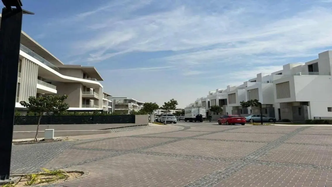 Town H inTawny with aprime price and location -RTM