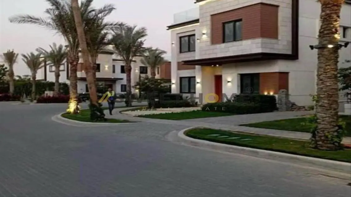 تاون هاوس كورنر 270م للبيع في كمبوند ازار