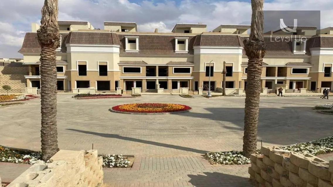 تاون هاوس كورنر للبيع بجاردن واسعة في سراي