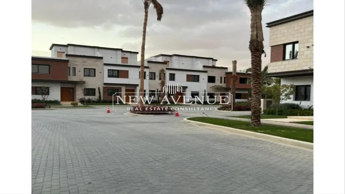 منزل فخم مع حديقة خاصة في قلب المدينة