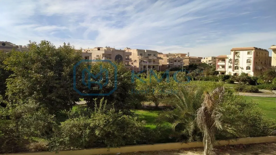 امتلك فيلا كاملة دبل فيس بالتجمع بحرى على شارع