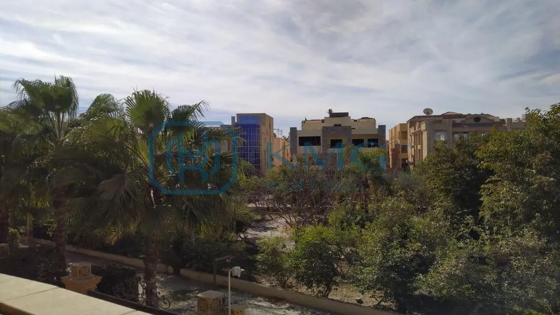 امتلك فيلا كاملة دبل فيس بالتجمع بحرى على شارع