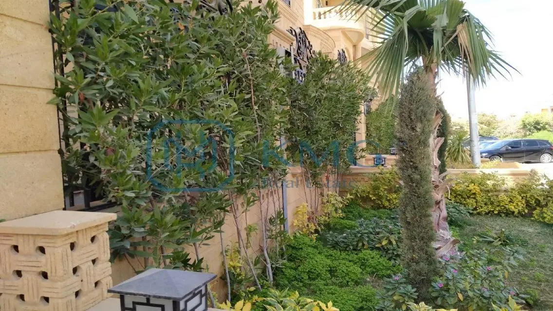 امتلك فيلا كاملة دبل فيس بالتجمع بحرى على شارع