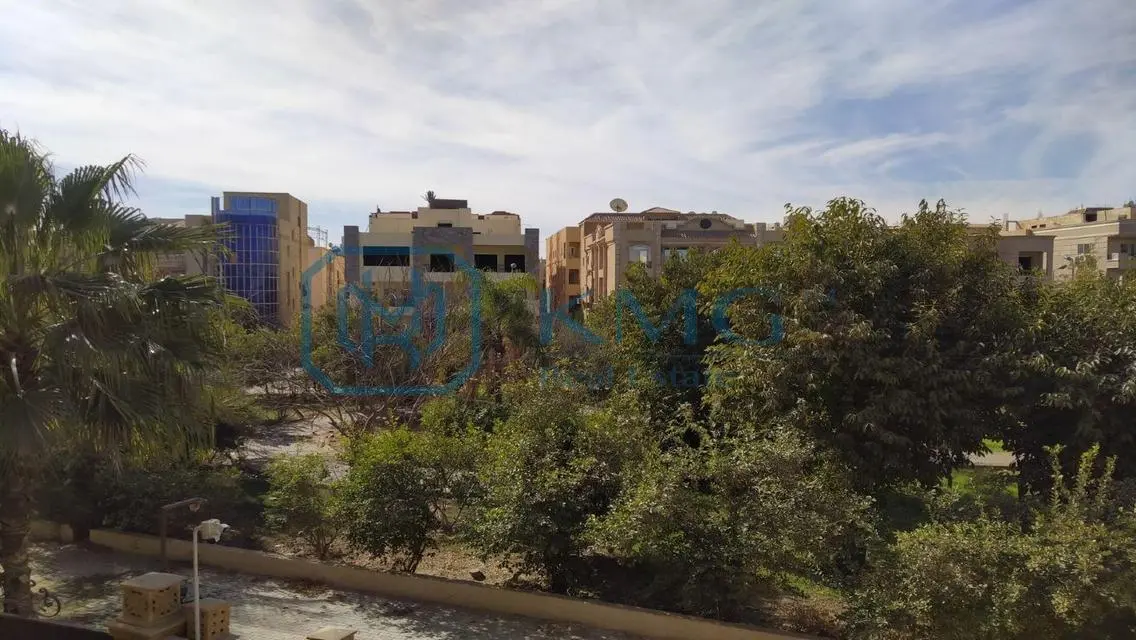 امتلك فيلا كاملة دبل فيس بالتجمع بحرى على شارع
