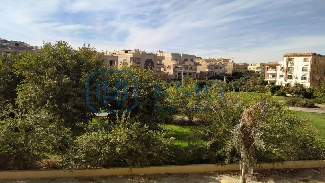 امتلك فيلا كاملة دبل فيس بالتجمع بحرى على شارع