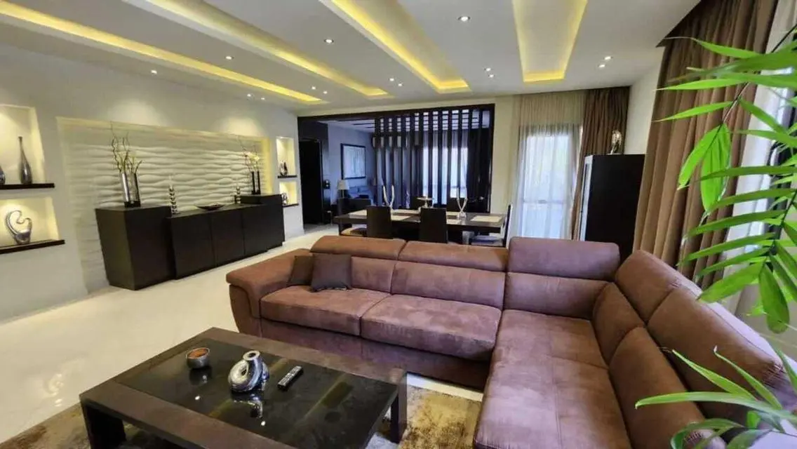 Furnished apartment for rent in Eastown South 90th