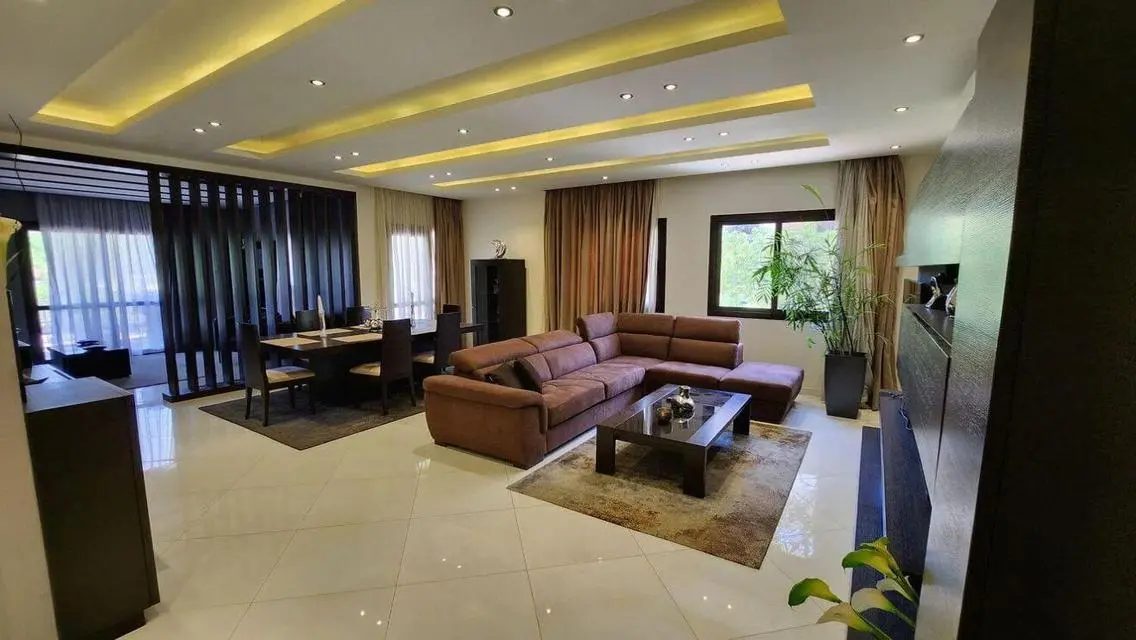 Furnished apartment for rent in Eastown South 90th