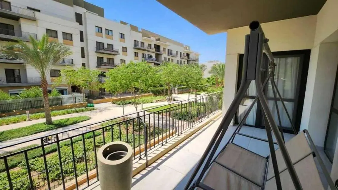 Furnished apartment for rent in Eastown South 90th