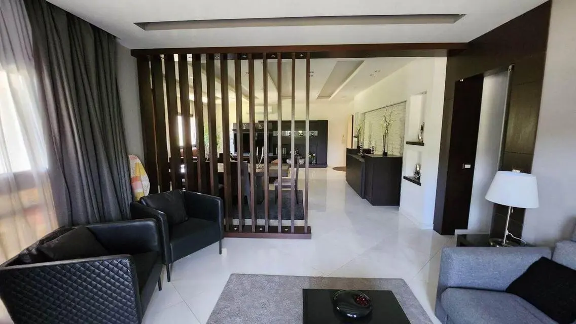 Furnished apartment for rent in Eastown South 90th