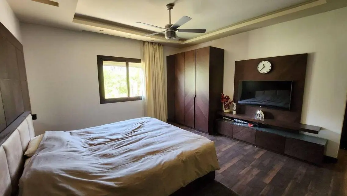 Furnished apartment for rent in Eastown South 90th