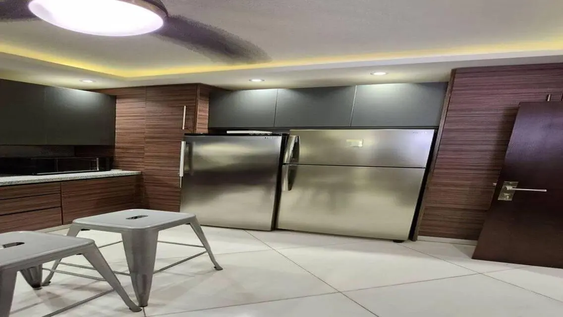 Furnished apartment for rent in Eastown South 90th