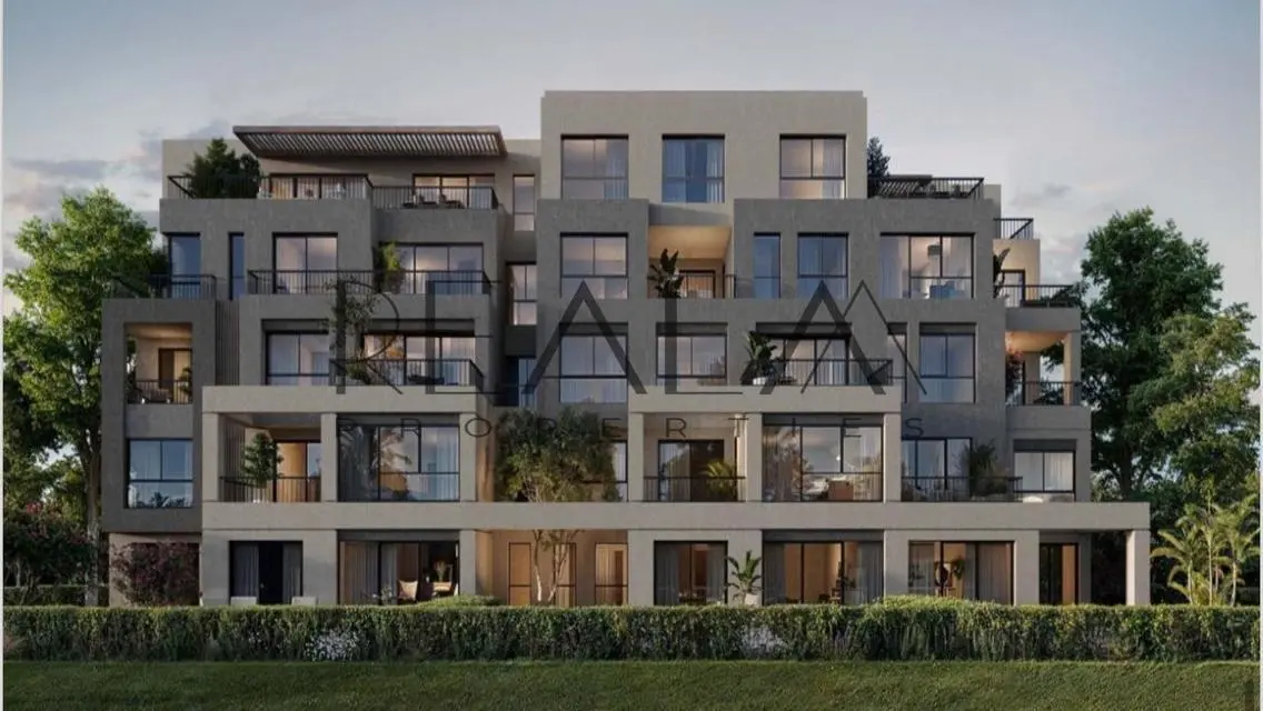 Stunning 130 sqm Apartment Overlooking Lakes