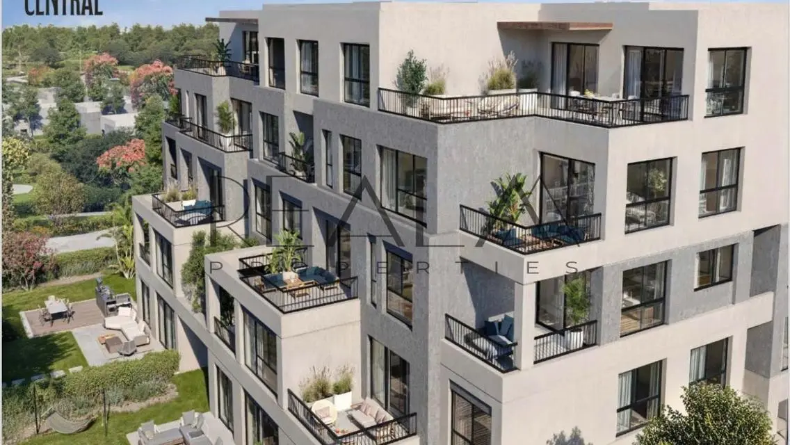 Stunning 130 sqm Apartment Overlooking Lakes