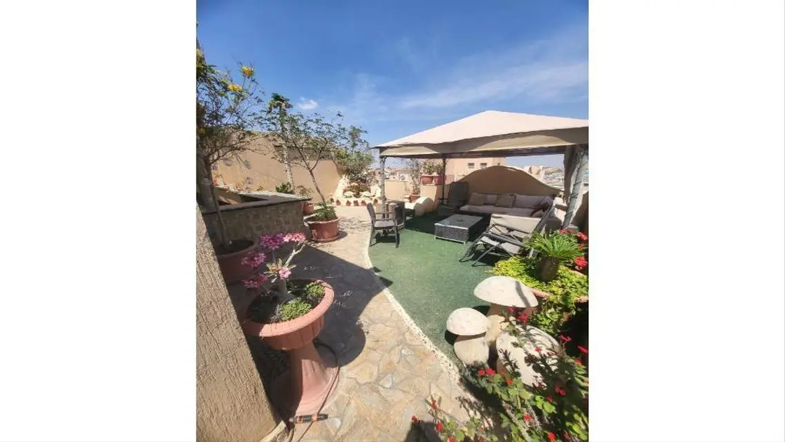 Penthouse for sale in Continental Gardens