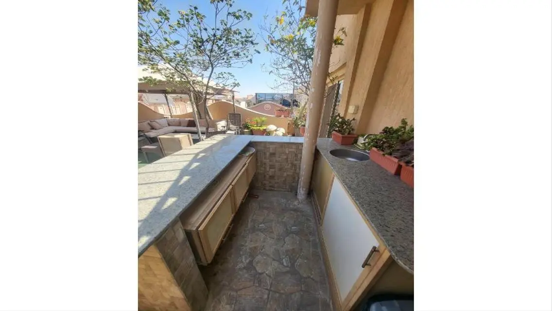Penthouse for sale in Continental Gardens