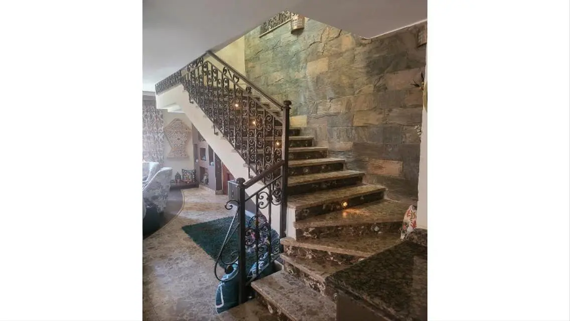Penthouse for sale in Continental Gardens