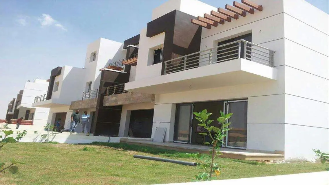 TOWN HOUSE CORNER FOR SALE IN HYDE PARK