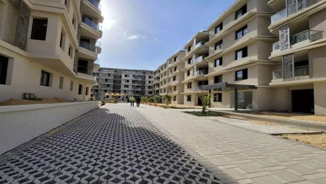 شقة للبيع متشطبة جاهزة للسكن في باديه من بالم هيلز