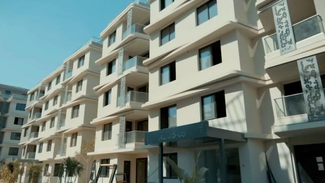 شقة للبيع متشطبة جاهزة للسكن في باديه من بالم هيلز