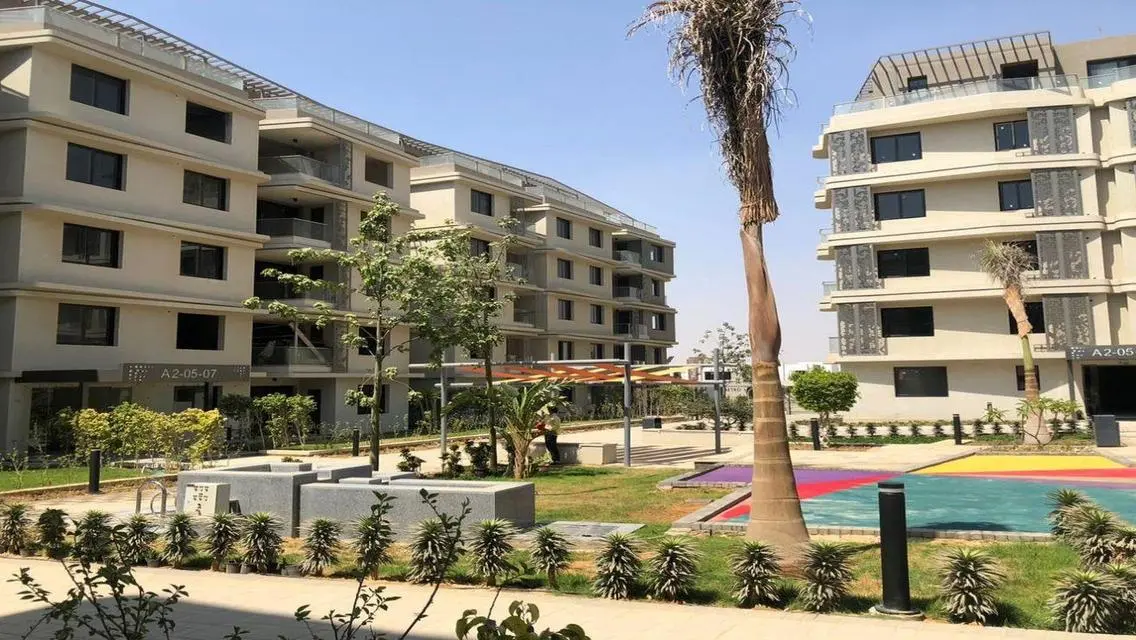 شقة للبيع متشطبة جاهزة للسكن في باديه من بالم هيلز