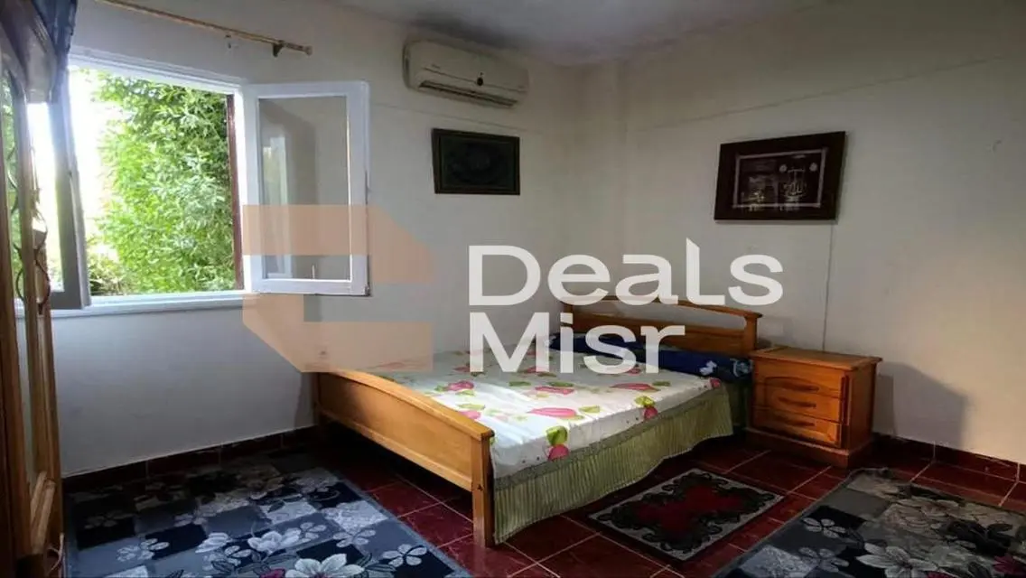 Stunning Villa with Private Garden and Lake View
