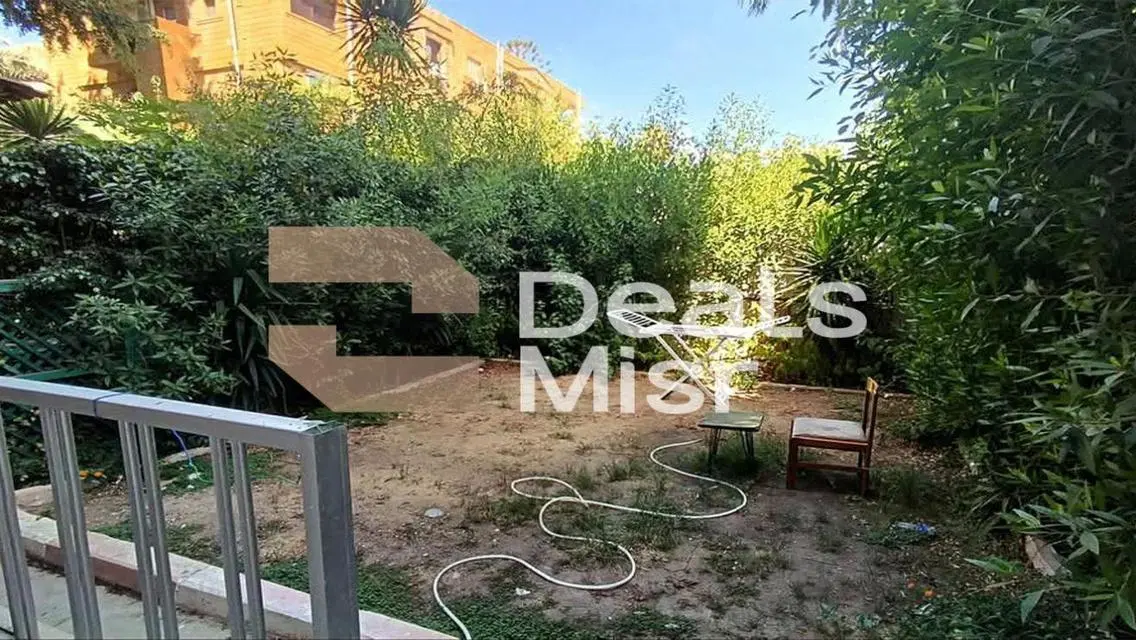 Stunning Villa with Private Garden and Lake View