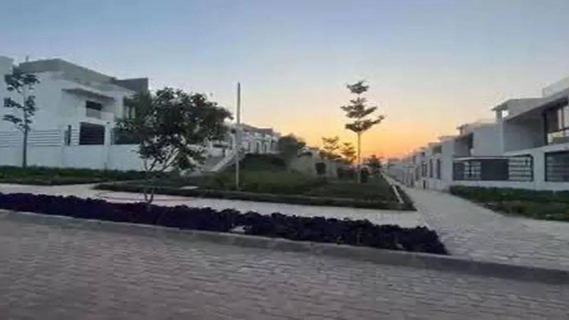 town house middle for sale | compound al marasem