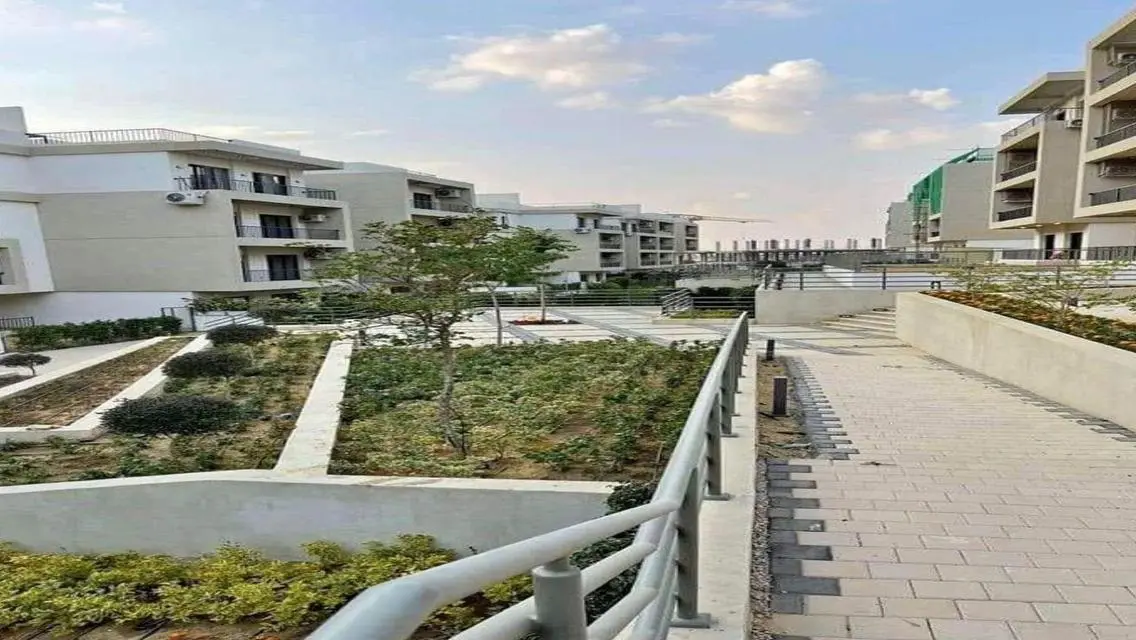town house middle for sale | compound al marasem