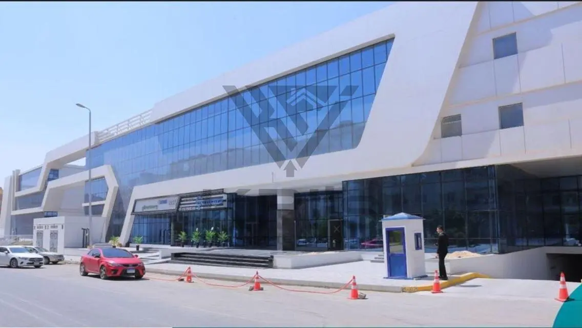 عيادة 75م 3غ للإيجار متشطبة بالتكييفات لوكيشن مميز