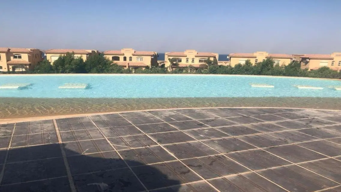 شاليه للبيع متشطب بالفرش في تلال العين السخنة