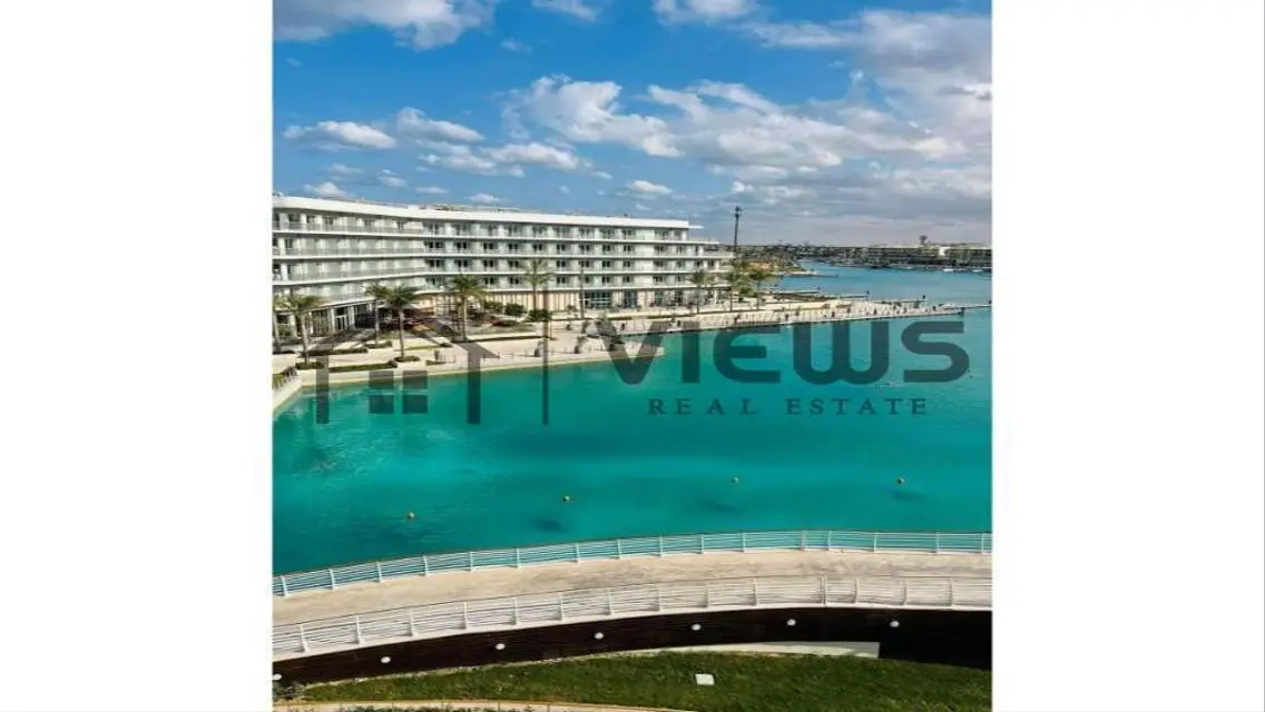 شاليه مفروش على القنال مباشرة في مارينا للبيع