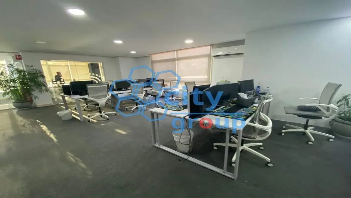 Stylish 300 sqm Apartment in the Heart of the City