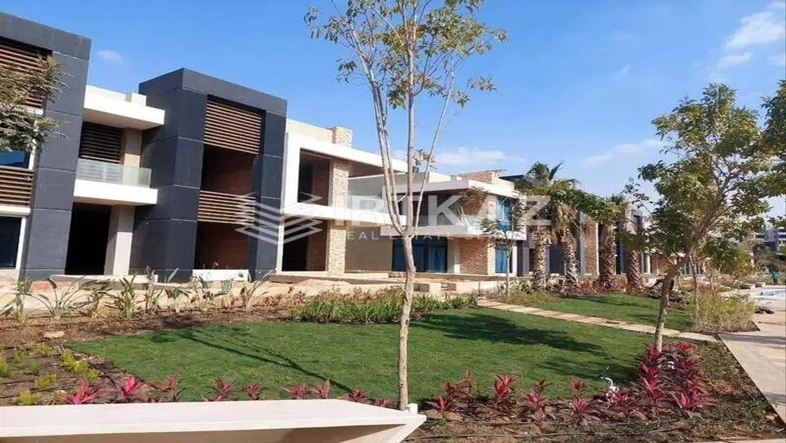 Townhouse 370m with lowest DP Over 8Y in midtown