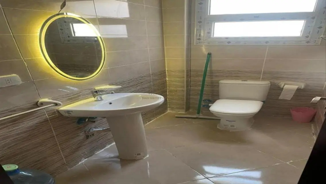 2 Minutes from Hyde Park, 1 M from southern 90th
