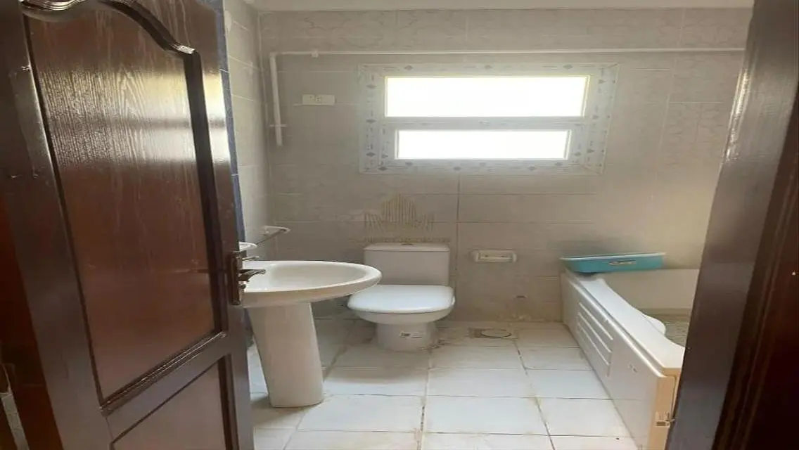 2 Minutes from Hyde Park, 1 M from southern 90th