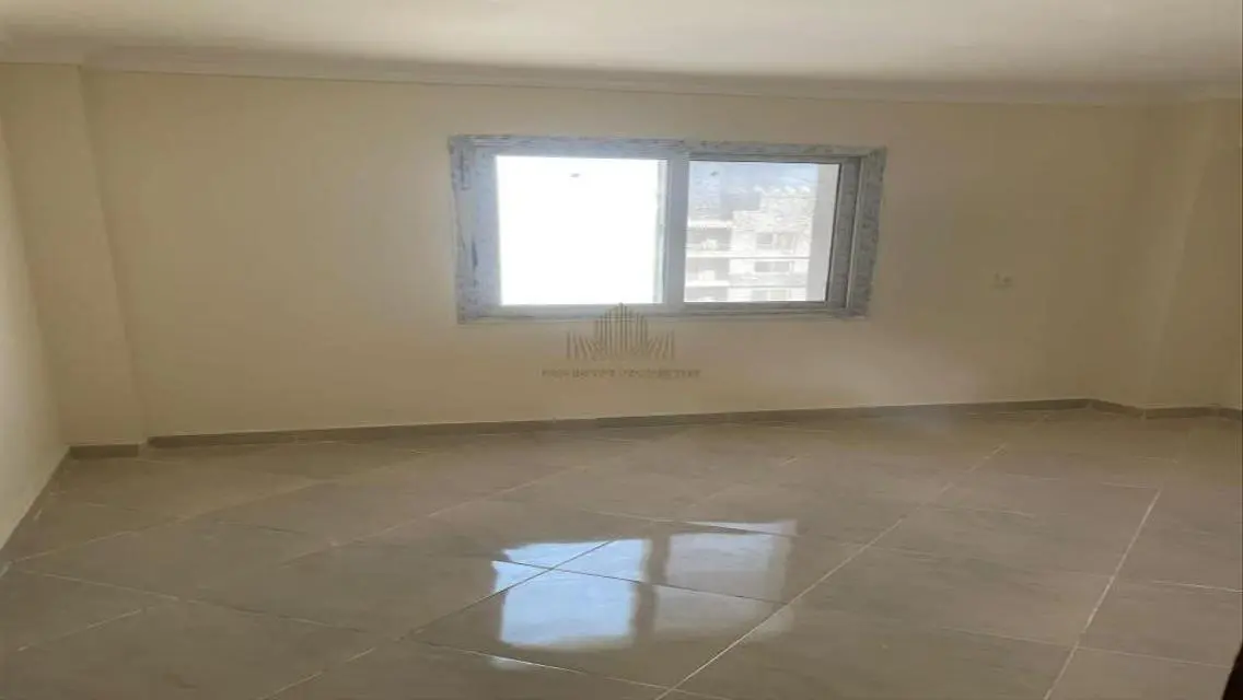 2 Minutes from Hyde Park, 1 M from southern 90th