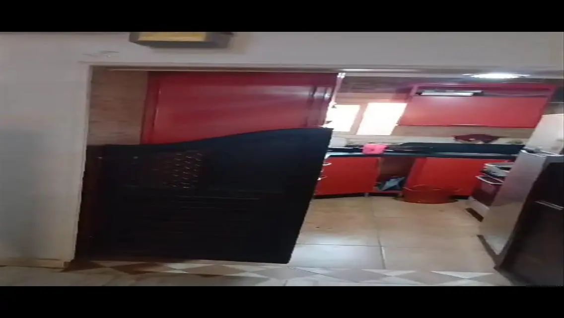 شقة فاخرة مع شرفة وتجهيزات مطبخ