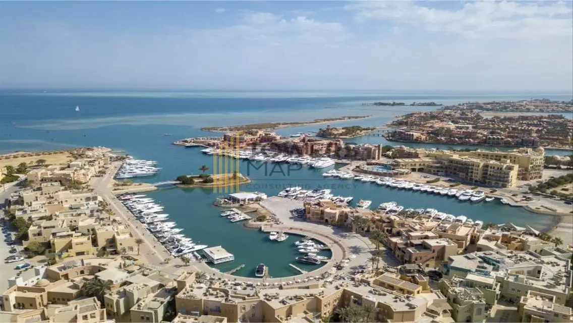 تاون هاوس 3 غرف نوم / تشطيب كامل بالتكيفات / جاردن