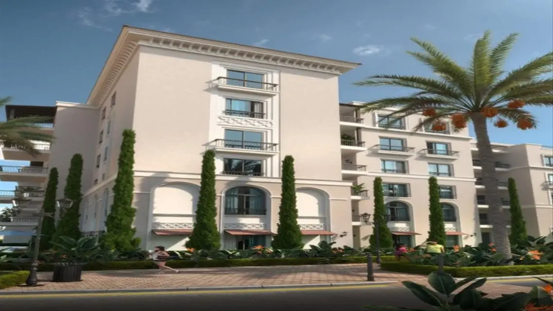 Luxury Apartment with Lake View