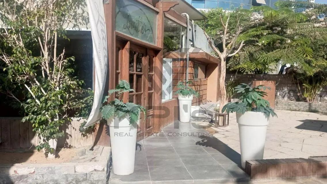 Shop at lowest rental price Prime location On 90th