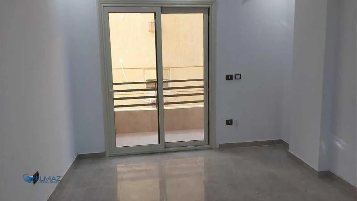 شقة رائعة للإيجار في E8632
